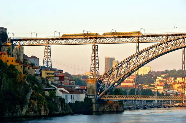 Metro Sobre Ponte Luis Porto Portugal — Fotografia de Stock
