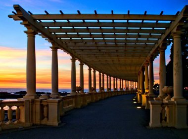 Foz do Douro' da Pergola ile kıyı yolu gün batımı, Oporto, Portekiz