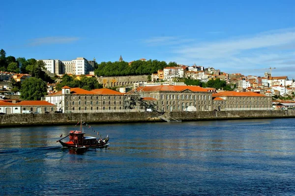 Turistahajó Douro Folyón Kilátással Porto Portugália — Stock Fotó