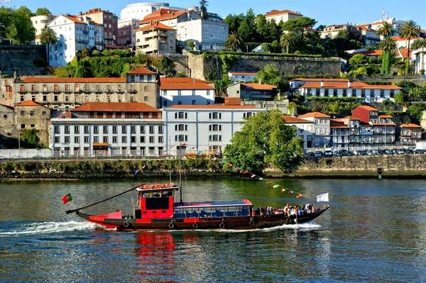 Barco Turístico Rio Douro Com Vista Para Porto Portugal — Fotografia de Stock