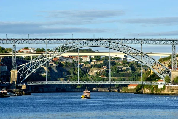 Ποταμός Douro Και Παλιά Σιδερένια Γέφυρα Luis Στο Πόρτο Της — Φωτογραφία Αρχείου