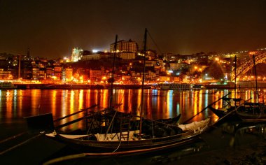Douro Nehri, Portekiz 'deki Ribeira de Vila Nova de Gaia' dan görüldü.