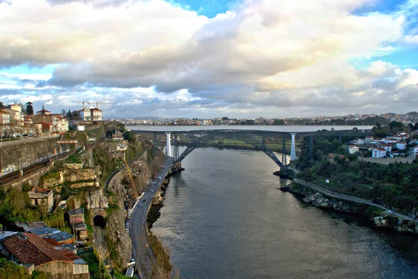 Portekiz Oporto Daki Douro Nehri Üzerindeki Eski Yeni Demiryolu Köprüleri — Stok fotoğraf