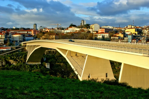 ポルトガル オポルトのドゥロ川にかかるインファンテ橋 — ストック写真