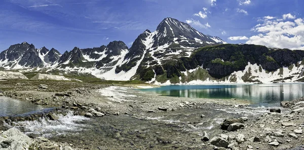 Alpine lake in Formazza Valley — Stock Photo, Image
