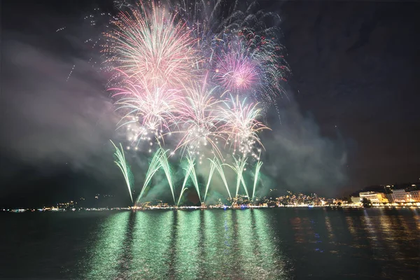 Fuegos Artificiales Orilla Del Lago Lugano Noche Verano Suiza — Foto de Stock