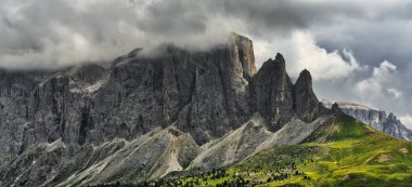 Fırtına bulutları Sella grup zirve dağcılık - Trentino-Alto Adige, İtalya için bir yaz öğleden sonra tehlikede üzerinde
