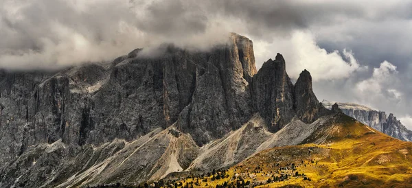 Nubes Tormenta Sobre Cumbre Del Grupo Sella Una Tarde Otoño —  Fotos de Stock