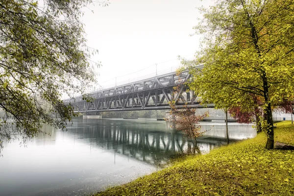 Eiserne Brücke Über Den Ticino Der Regenzeit Mit Milchigem Himmel — Stockfoto