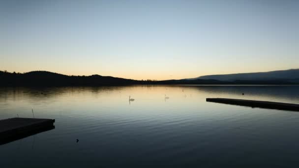 Puesta Sol Invierno Sobre Lago Varese Paisaje Tranquilo — Vídeos de Stock