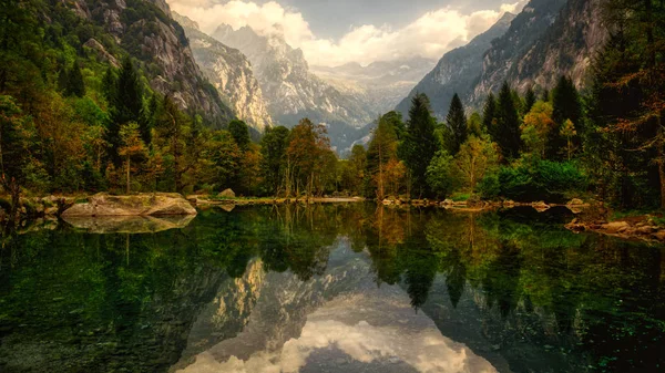 Jezero Horách Údolí Mello Podzimní Sezóna Itálie Royalty Free Stock Fotografie
