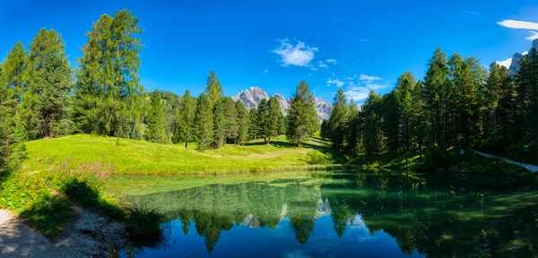 Danau Yang Indah Taman Alam Puez Odle Dolomites Alpen Italia — Stok Foto