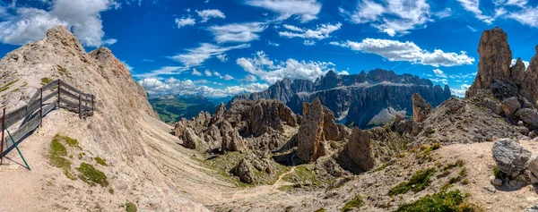 Sella Group DolomitesとAlta BadiaのCir Passの素晴らしい夏の風景 イタリア — ストック写真