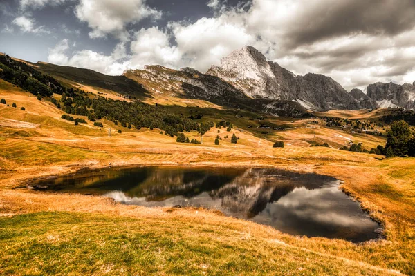 Paisaje Del Lago Sagrado Seceda Parque Natural Puez Odle Las — Foto de Stock