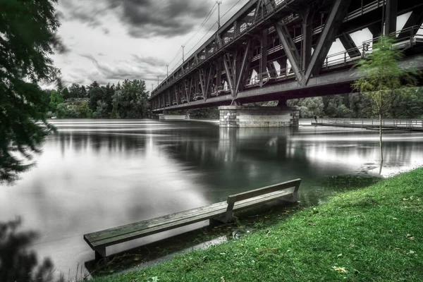 Flutung Des Tessiner Flusses Einem Bewölkten Tag Regenzeit Mit Langzeitbelichtung — Stockfoto