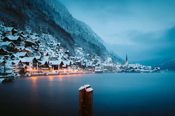 Сутінки вид на Гальштат взимку, Зальцкаммергут, Австрія — стокове фото