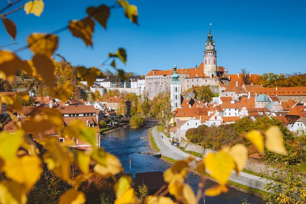 Ciudad histórica de Cesky Krumlov en otoño, Bohemia, República Checa — Foto de Stock