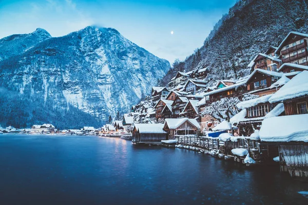 Hallstatt no crepúsculo místico no inverno, Salzkammergut, Áustria — Fotografia de Stock