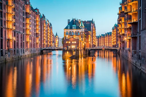 Hamburg Speicherstadt za soumraku, Německo — Stock fotografie