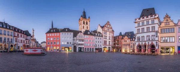 Szürkület panoráma Trier, Rheinland-Pfalz történelmi városának — Stock Fotó