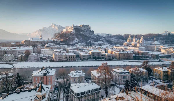 Historische stad van Salzburg in de winter, Oostenrijk — Stockfoto