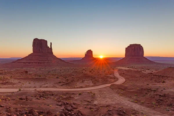 Monumento vale ao nascer do sol, Arizona, EUA — Fotografia de Stock