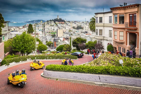 Slavná Lombard Street v San Francisku, Kalifornie, USA — Stock fotografie