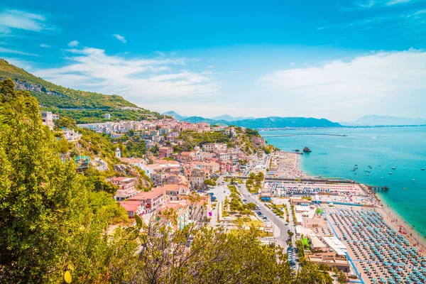 Ciudad de Vietri sul Mare, provincia de Salerno, Campania, Italia — Foto de Stock