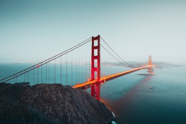 Alacakaranlıkta Golden Gate Köprüsü, San Francisco, Kaliforniya, Abd