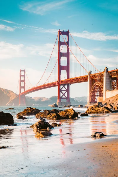 Puente de puerta de oro al atardecer, san francisco, california, EE.UU. — Foto de Stock