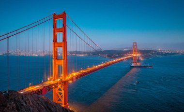 Golden Gate Köprüsü alacakaranlık, San Francisco, Kaliforniya, ABD