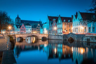 Gece brugge tarihi şehir, Flanders, Belçika