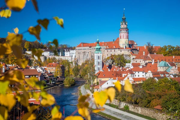 Cidade histórica de Cesky Krumlov no outono, Boêmia, República Checa — Fotografia de Stock