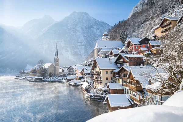 Klasszikus kilátás-ból Hallstatt télen, Salzkammergut, Ausztria — Stock Fotó