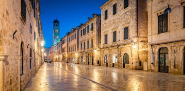 Alacakaranlıkta Dubrovnik eski şehir, Dalmaçya, Hırvatistan
