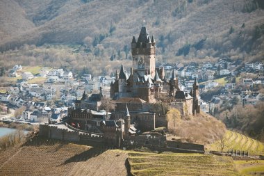 Reichsburg ile Cochem tarihi kenti, Rheinland-Pfalz, Almanya