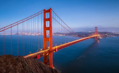 Golden Gate Köprüsü alacakaranlık, San Francisco, Kaliforniya, ABD