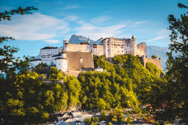 Cetatea Hohensalzburg din Salzburg la apus de soare, Austria — Fotografie, imagine de stoc