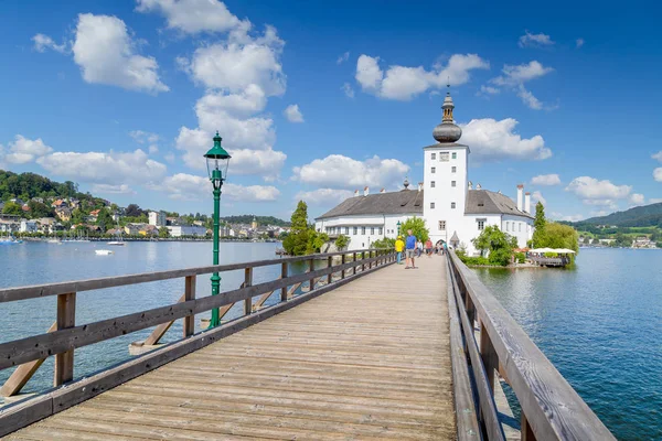 Gmunden, Avusturya'daki Traunsee Gölü'nde Schloss Orth — Stok fotoğraf