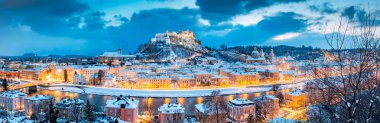 Kışın Noel zamanı Salzburg panoraması, Avusturya