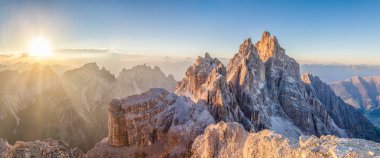 Gün batımında Dolomites dağları, Güney Tirol, İtalya