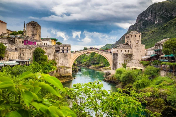 Old town of Mostar with famous Old Bridge (Stari Most), Bosnia and Herzegovina — Stock Photo, Image