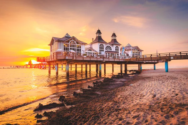 Sellin Pier bei Sonnenaufgang, Ostsee, Deutschland — Stockfoto