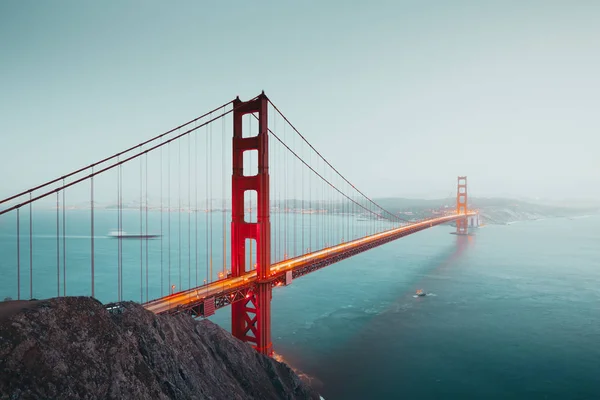 Alacakaranlıkta Golden Gate Köprüsü, San Francisco, Kaliforniya, Abd — Stok fotoğraf