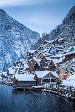 Mistik alacakaranlık kışın, Salzkammergut, Avusturya Hallstatt