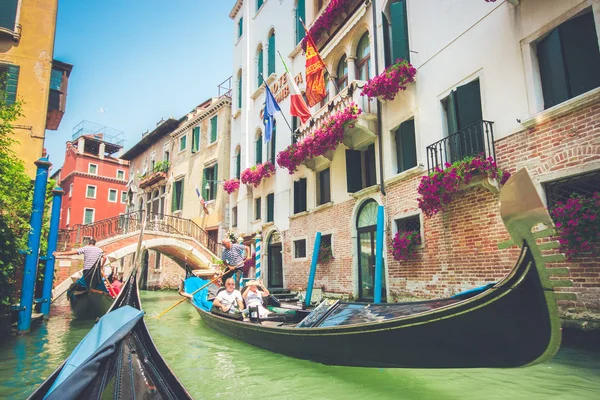Gondolas on canal in Venice, Italy with retro vintage Instagram filter — Stock Photo, Image