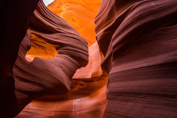 Úžasné pískovcové útvary v Antelope Canyon, Arizona, Usa — Stock fotografie