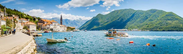 몬테네그로의 코 토르만에 있는 역사적 인 도시 Perast 의 여름 — 스톡 사진