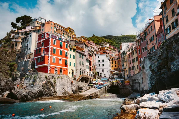 Klasický pohled na Riomaggiore, Cinque Terre, Itálie — Stock fotografie