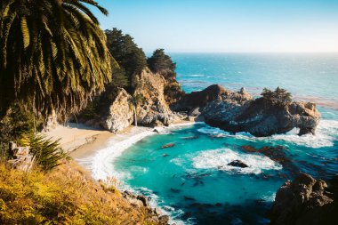 Mcway Falls, günbatımı, Big Sur, Kaliforniya, ABD